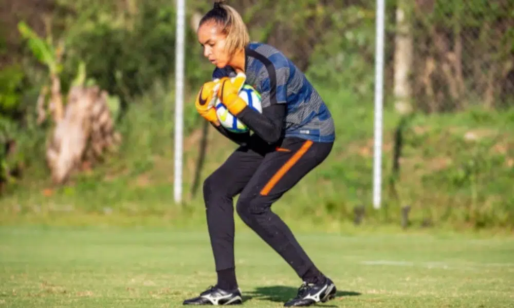 O Palmeiras acertou a contratação da quinta jogadora para o time de futebol feminino visando a temporada de 2021. Depois das atacantes Chú e Dandara, da meio-campista Rafa Andrade e da zagueira Karol Arcanjo, as Palestrinas terão em seu elenco a goleira Taty Amaro, jogadora que defendeu o Corinthians em 2020.