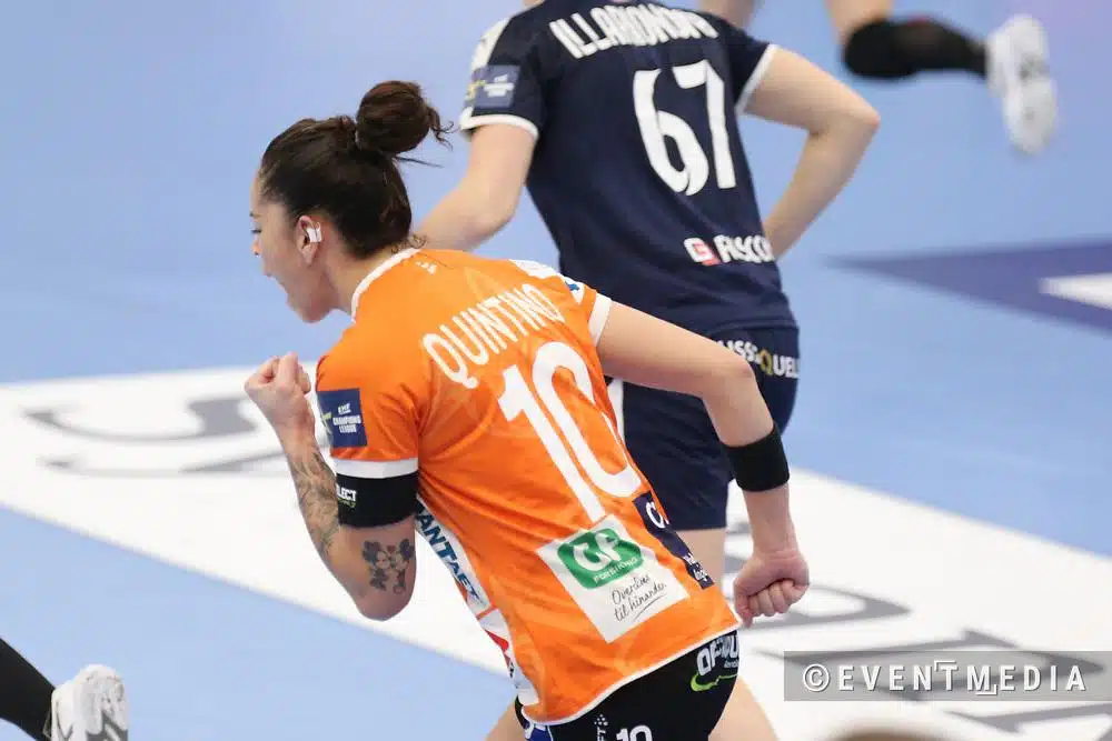 Jéssica Quintino em atuação pelo Odense