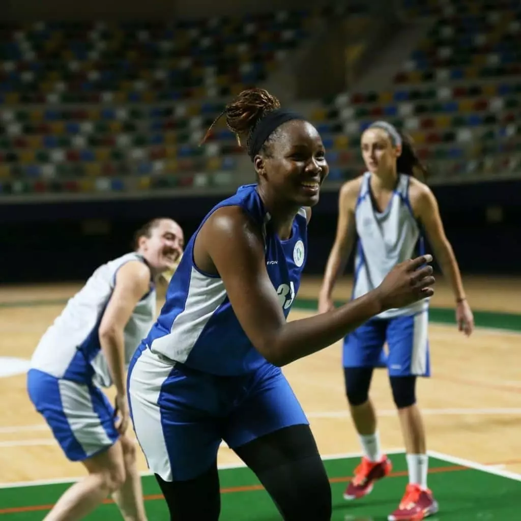 clarissas dos santos izmit basquete turquia duplo-duplo
