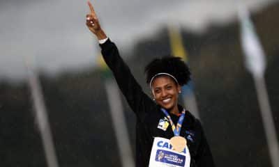 Bicampeã do Troféu Brasil e vencedora do GP Brasil, Gabriele Santos pensa grande sua carreira no atletismo e tem como objetivo em 2021 o índice para os Jogos Olímpicos de Tóquio. Mas ela não quer só participar do evento. A atleta do salto triplo deseja disputar a final da prova. A Olimpíada na capital japonesa está marcada para ocorrer de 23 de julho a 8 de agosto deste ano.