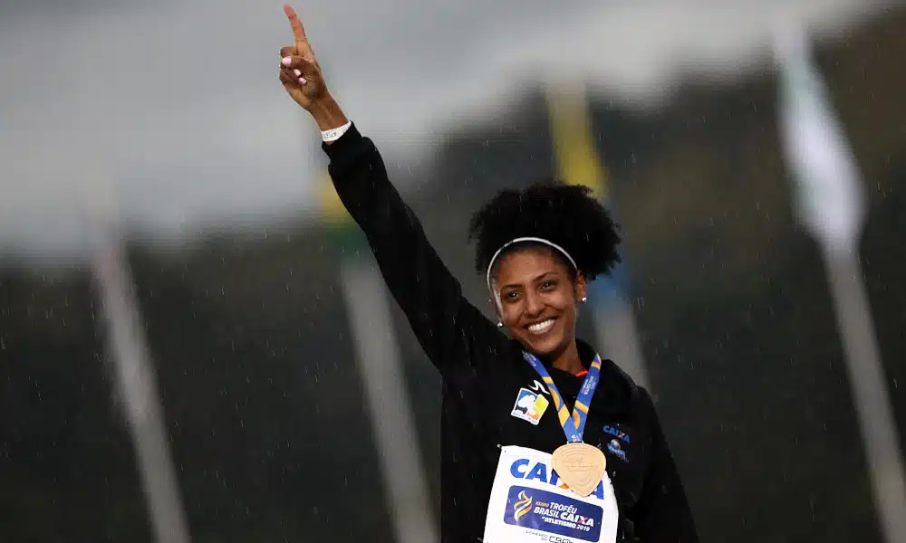 Bicampeã do Troféu Brasil e vencedora do GP Brasil, Gabriele Santos pensa grande sua carreira no atletismo e tem como objetivo em 2021 o índice para os Jogos Olímpicos de Tóquio. Mas ela não quer só participar do evento. A atleta do salto triplo deseja disputar a final da prova. A Olimpíada na capital japonesa está marcada para ocorrer de 23 de julho a 8 de agosto deste ano.