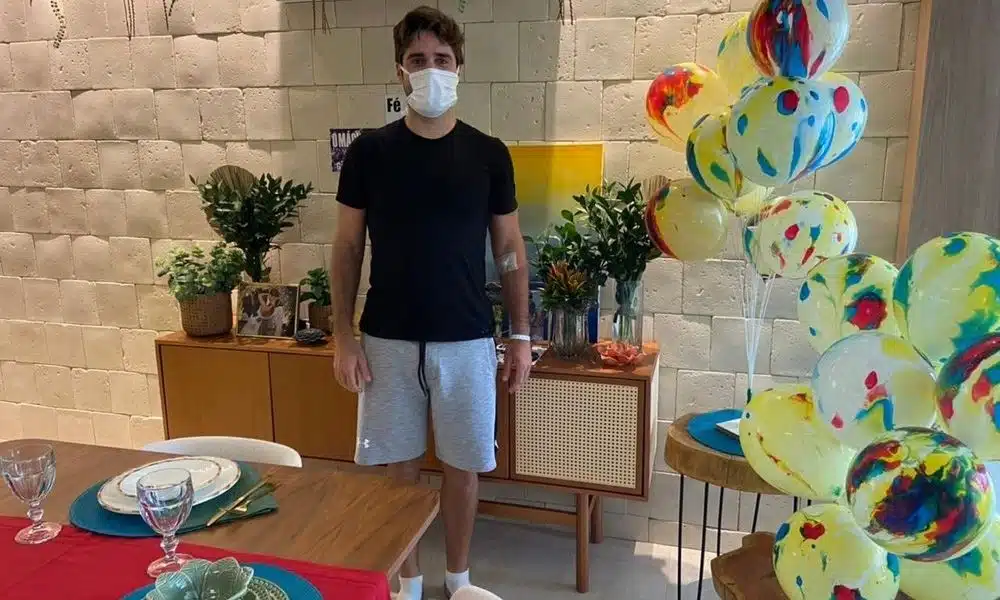 Bruno Schmidt chega em casa após Covid-19