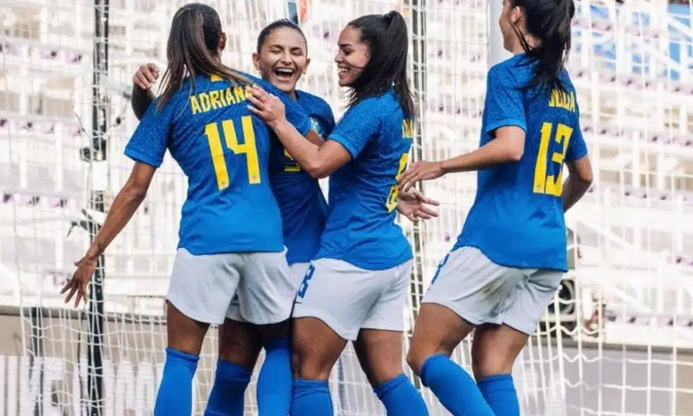 debinha comemora brasil x canadá torneio she believes