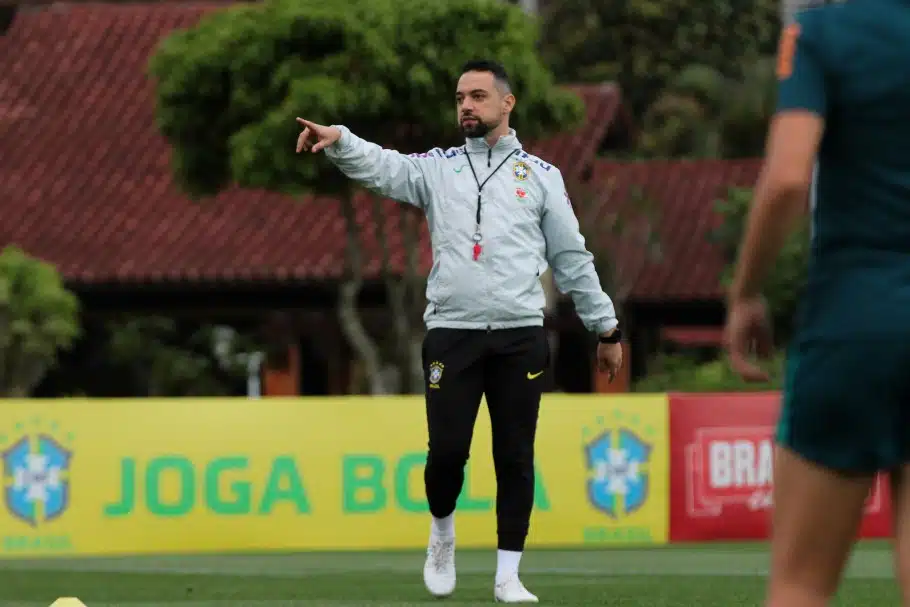 jonas arias técnico seleção brasileira sub-20 de futebol feminino