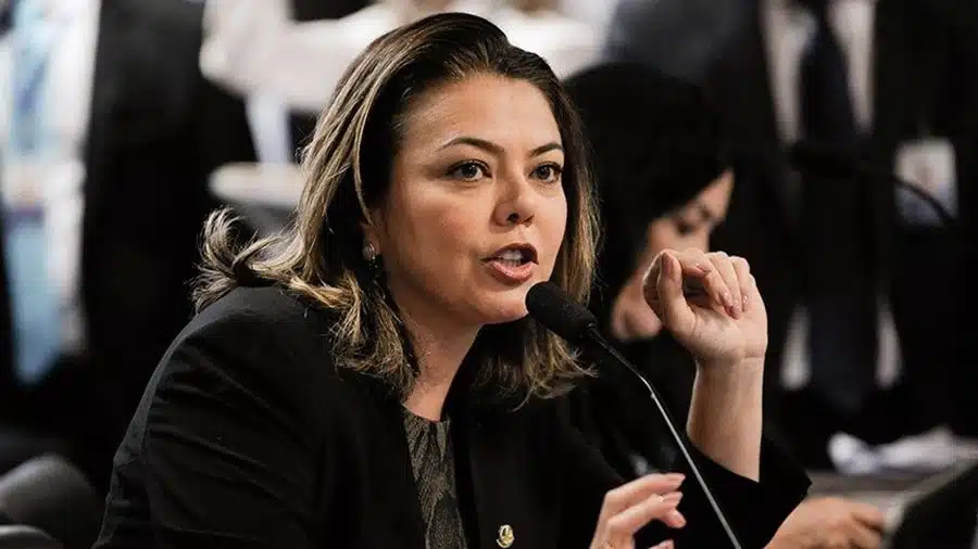 Leila Barros senadora
