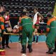 Tifanny deixa jogo de maca após lesão nas costas — Foto: Marcelo Ferrazoli/SESI-SP