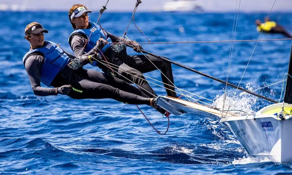 Martine Grael e Kahena Kunze na regata da medalha em Lanzarote