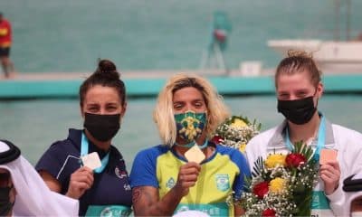 ana marcela cunha medalha de ouro na etapa de doha da série mundial de maratona aquática