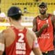 evandro e guto na final da etapa de doha do circuito mundial de vôlei de praia