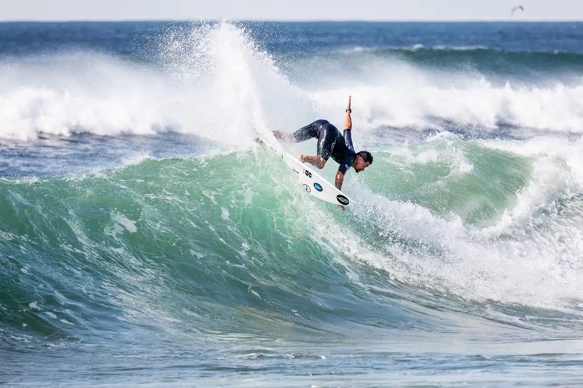 Deivid Silva foi o quinto na última etapa do Mundial de Surfe