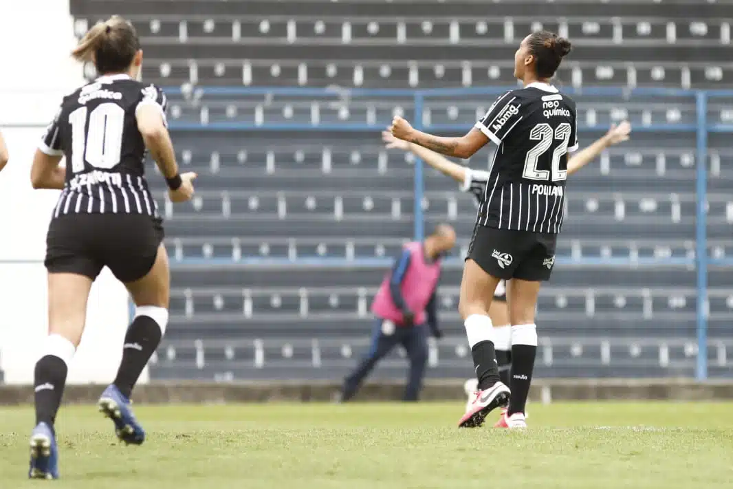 Corinthians bate Bahia, chega à nona vitória e mantém ponta do Brasileirão