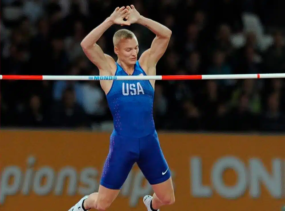 Sam Kendricks no salto com vara masculino