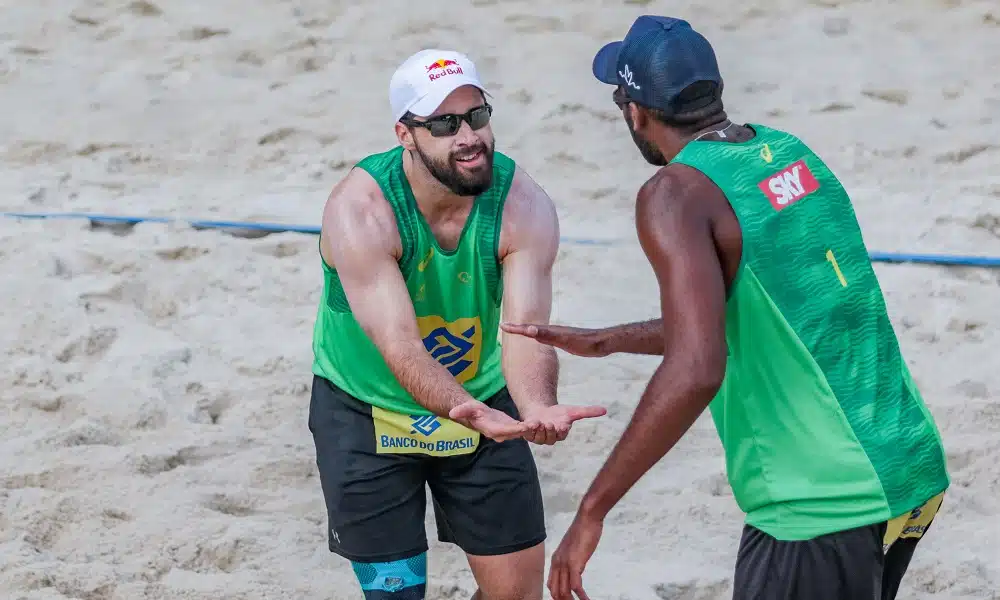 Bruno Schmidt e Evandro abriram o dia na quadra 1
