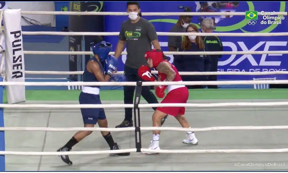Beatriz Ferreira observada por Mateus Alves Grand Prix de Boxe do Brasil