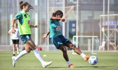 Seleção feminina de futebol