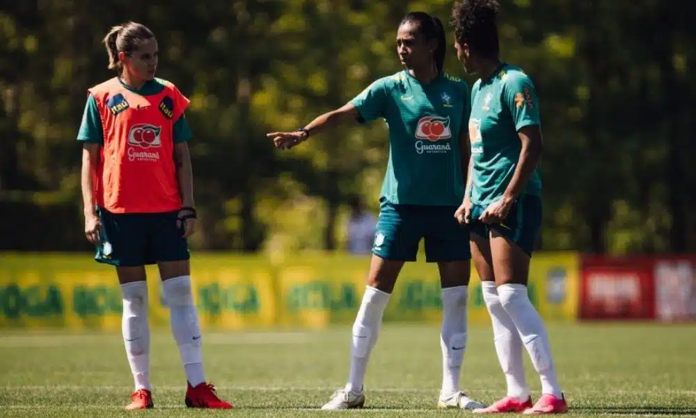 Seleção feminina de futebol
