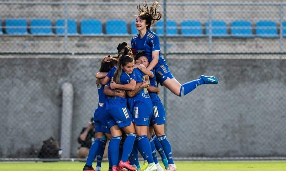 cruzeiro goleia e rebaixa bahia no brasileirão feminino