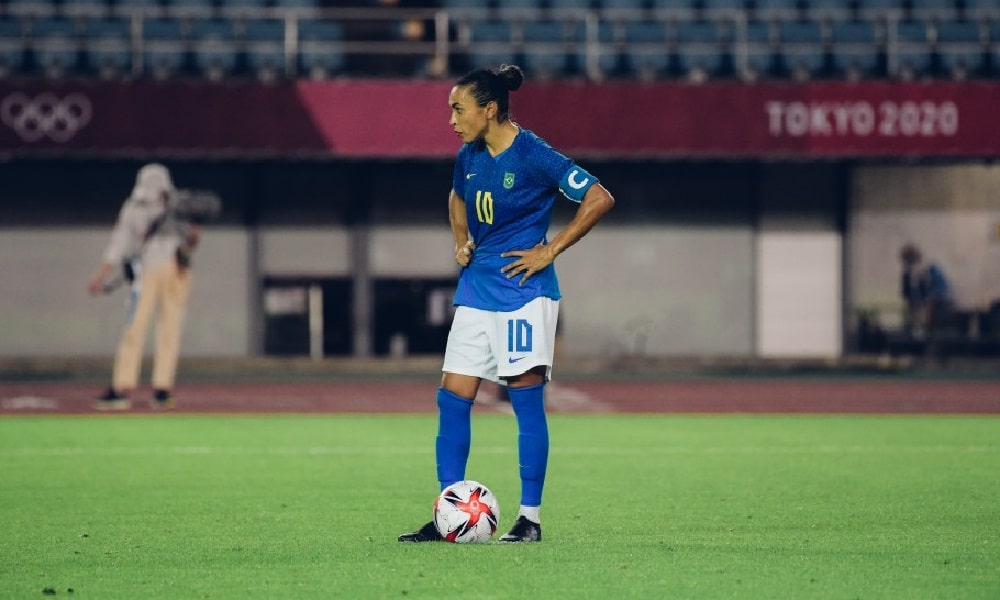 Pela Seleção, Marta marcou de pênalti contra a Holanda, no empate em 3 a 3 nos Jogos Olímpicos