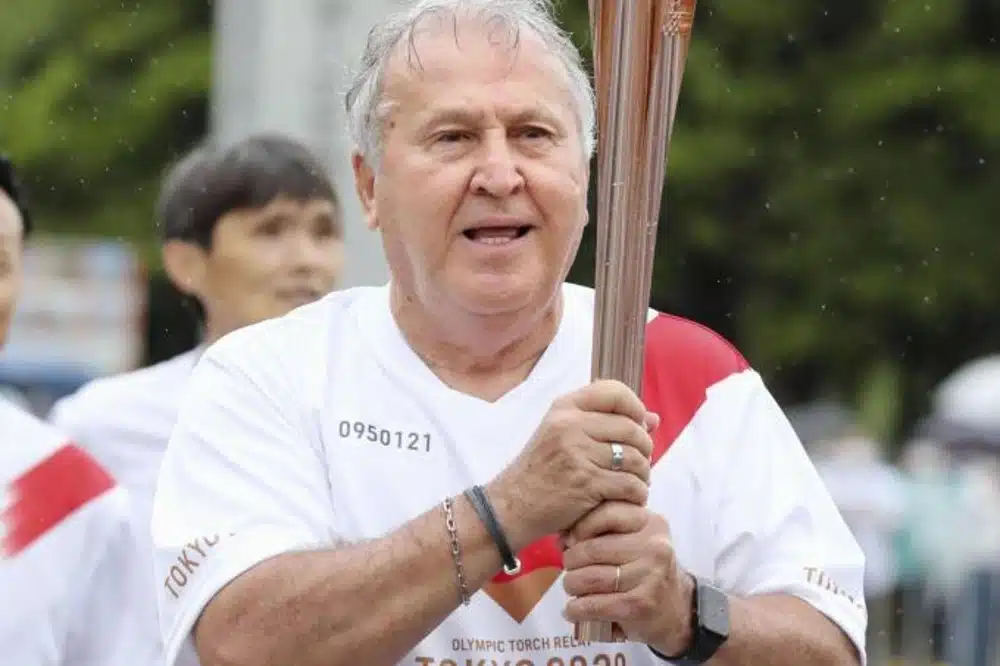 Zico tocha olímpico