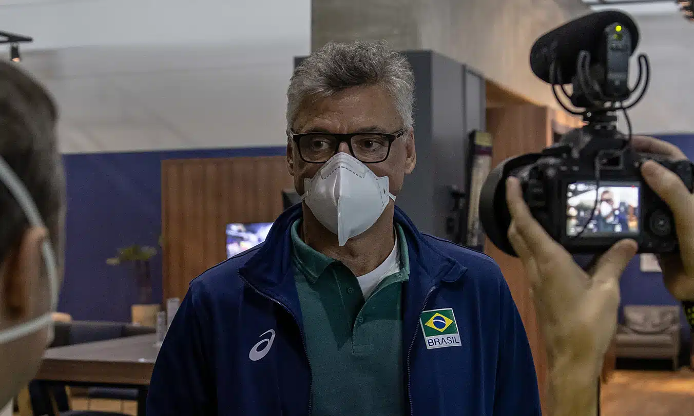 Renan Dal Zotto embarque Jogos Olímpicos Tóquio-2020 seleção de vôlei masculino
