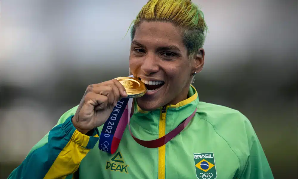 Ana Marcela Cunha coroa investimento do Time Nissan