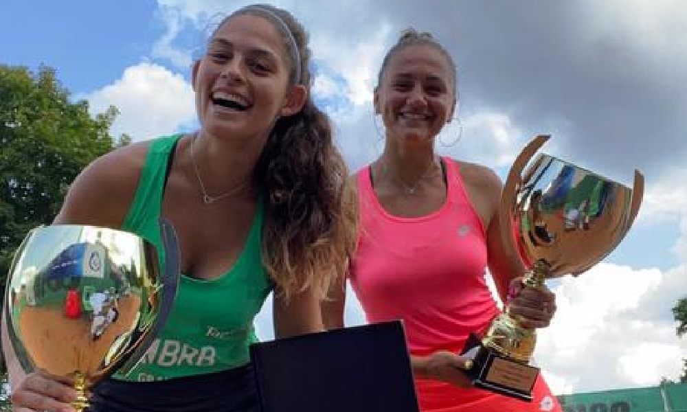 Após rodada dupla, Carol Meligeni conquista título de duplas na Polônia