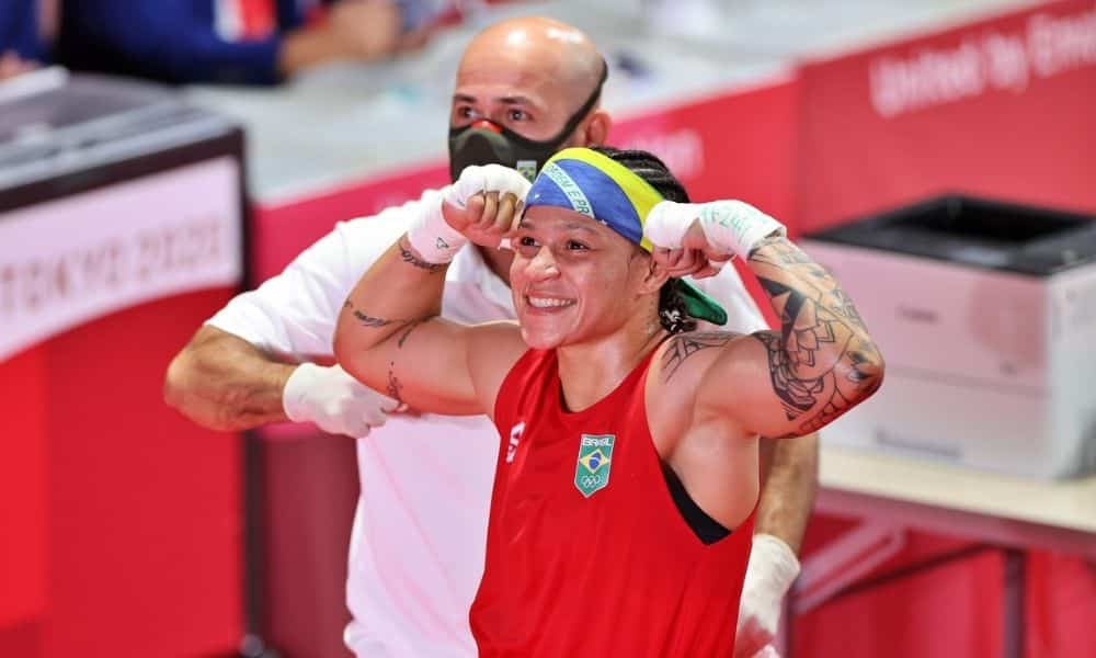 BEATRIZ FERREIRA MEDALHA DE PRESENTE DE DIA DOS PAIS