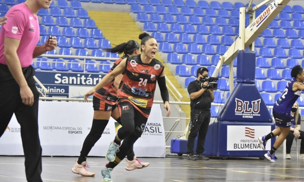 Ituano e Blumenau na final da LBF