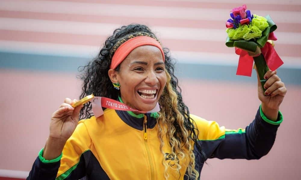 SILVANIA COSTA BICAMPEÃ PARALÍMPICA SALTO EM DISTÂNCIA T11 FEMININO