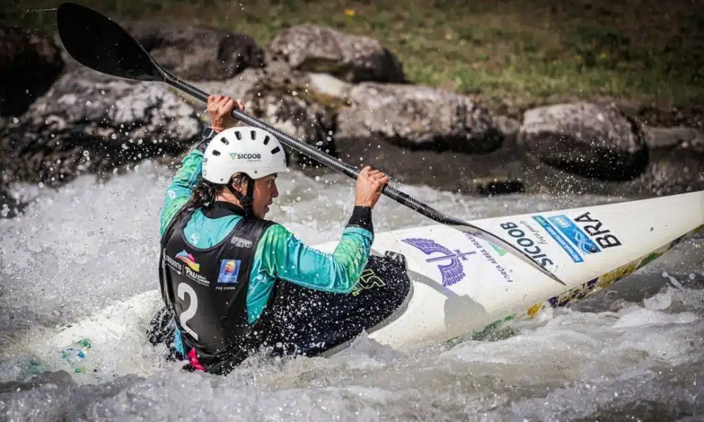 Ana Sátila e Mathieu Desnos avançam na Copa do Mundo de canoagem slalom. Pepê Gonçalves fica fora da semi