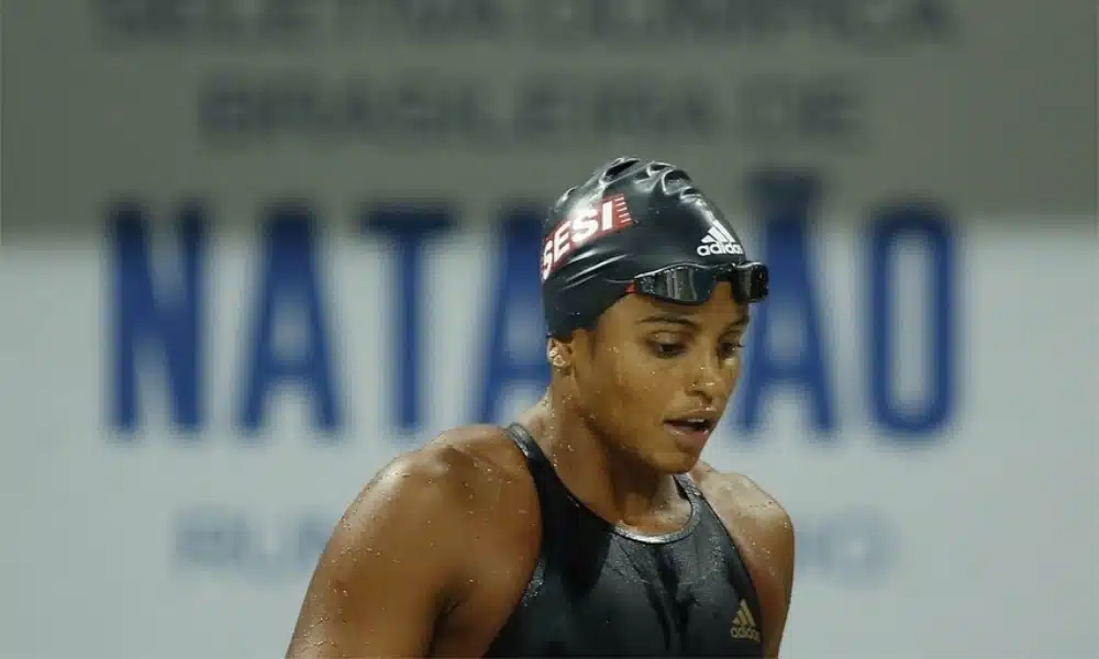Etiene Medeiros começa fisioterapia após cirurgia no joelho