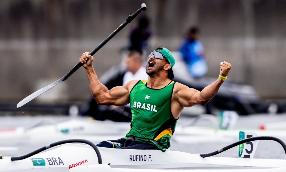 Fernando Rufino é campeão no Mundial de paracanoagem velocidade e Debora Benevides é bronze