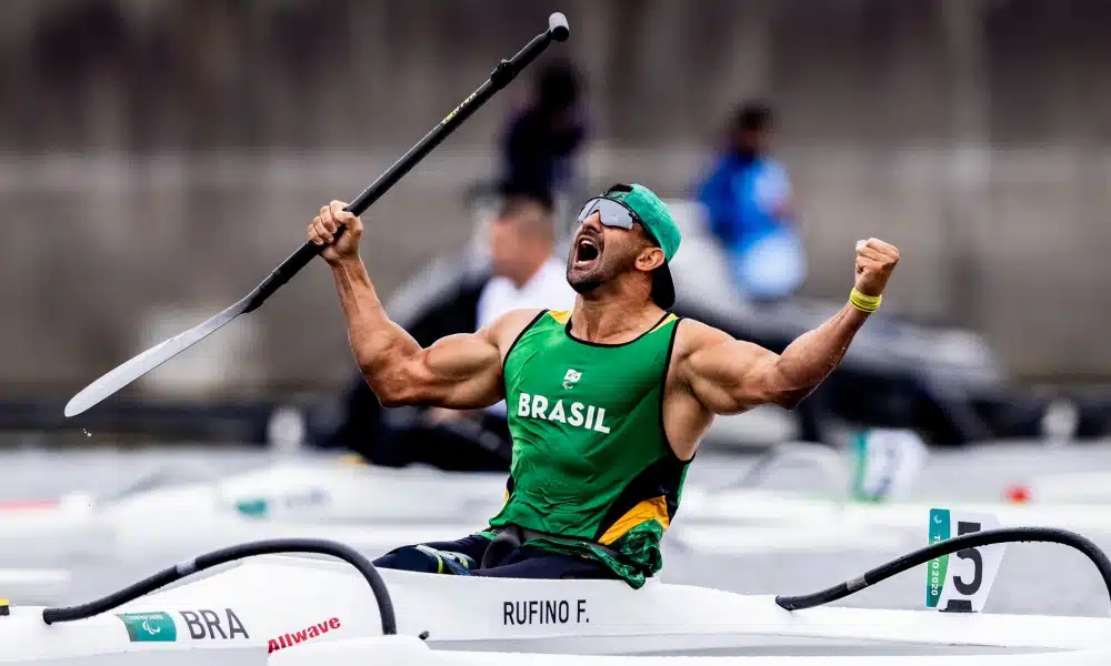 Fernando Rufino é campeão no Mundial de paracanoagem velocidade e Debora Benevides é bronze