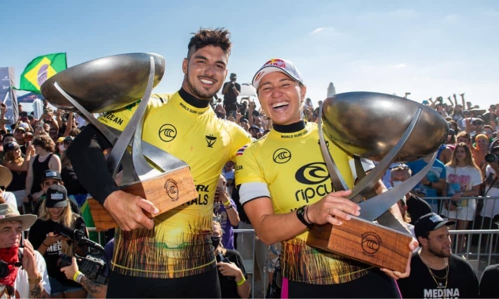 Gabriel Medina e Carissa Moore campeões mundiais de surfe 2021 trestles