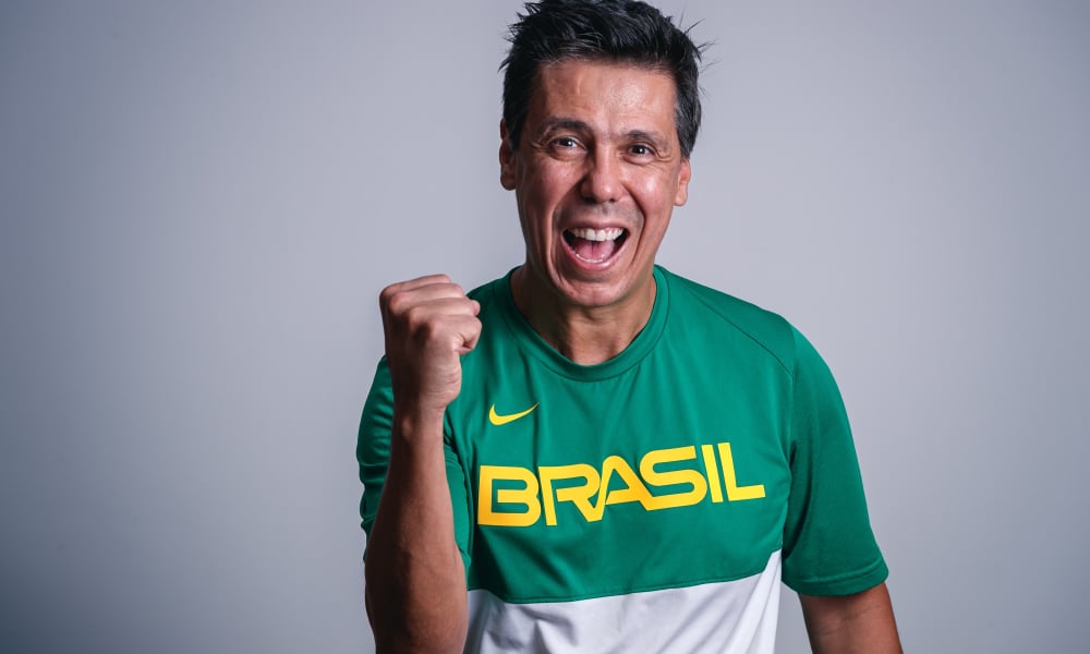 Helinho se junta a Tiago Splitter na nova comissão técnica de Gustavo De Conti