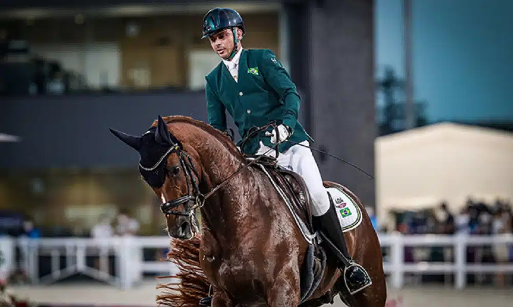 Rodolpho Riskalla foi bem e, assim, conquistou duas medalhas em prova de hipismo adestramento no Catar
