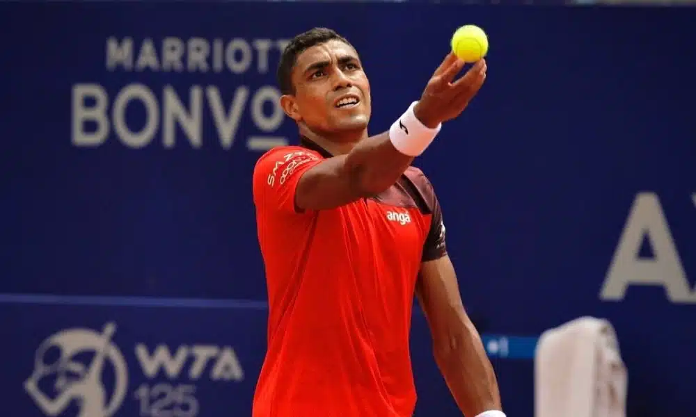 Thiago Monteiro é eliminado e Bia Haddad avança
