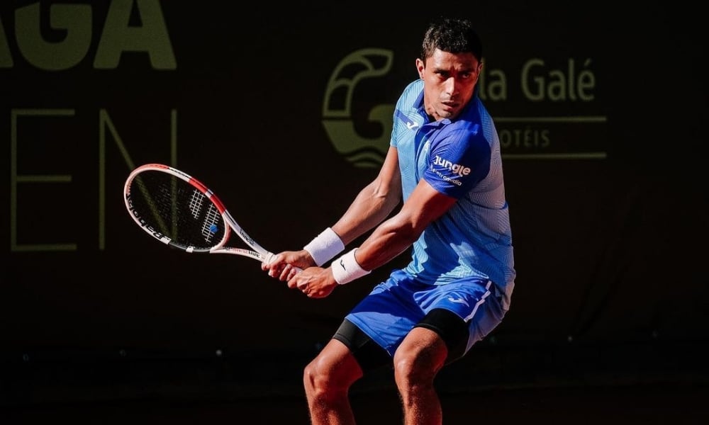 Thiago Monteiro tem virada interrompida pela chuva e Mateus Alves vai à semi