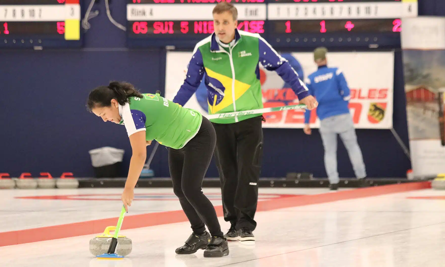 Anne Shibuya Scott McMullan Brasil Campeonato Classificatório para o Pré-Olímpico de Curling Brasileiro inicia caminhada olímpica pela primeira vez