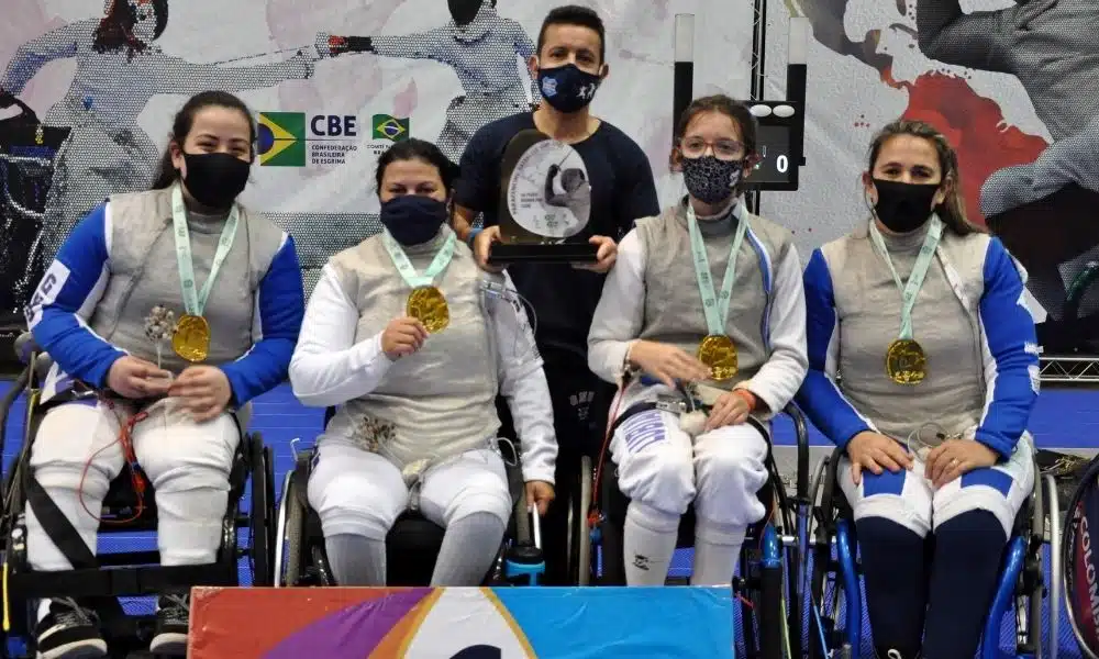 Brasil domina as competições por equipes e fatura as duas medalhas de ouro no último dia da Copa Satélite de Paraesgrima