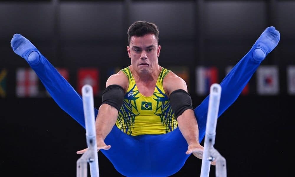 Caio Souza é o primeiro brasileiro a participar da final de paralelas em Mundial