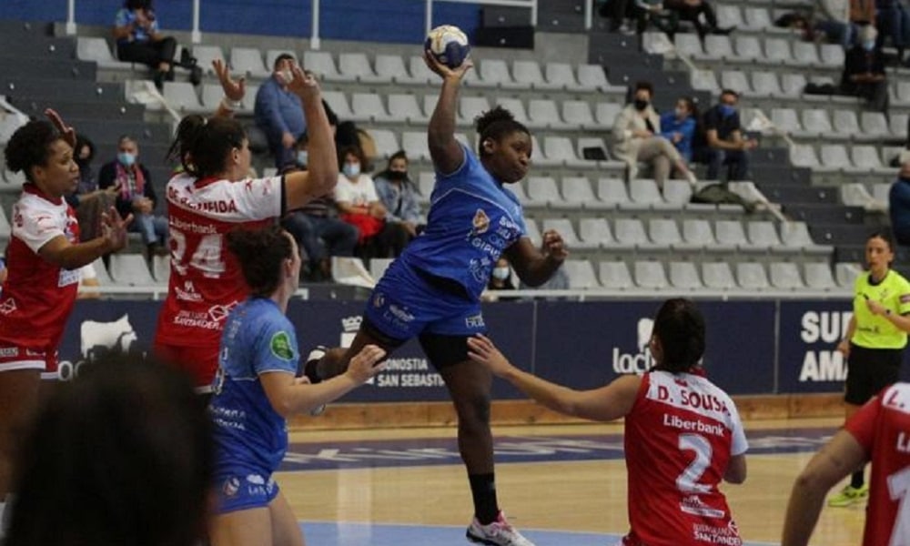 Mariane Fernandes handebol