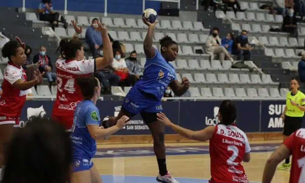 Mariane Fernandes handebol
