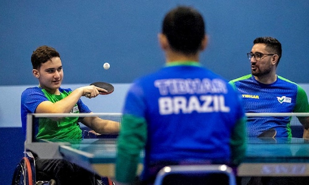 Lucas Arabian e Sophia Kelmer são os dois calouros internacionais e terão a companhia de Lucas Carvalho no Aberto paralímpico da França Tênis de mesa