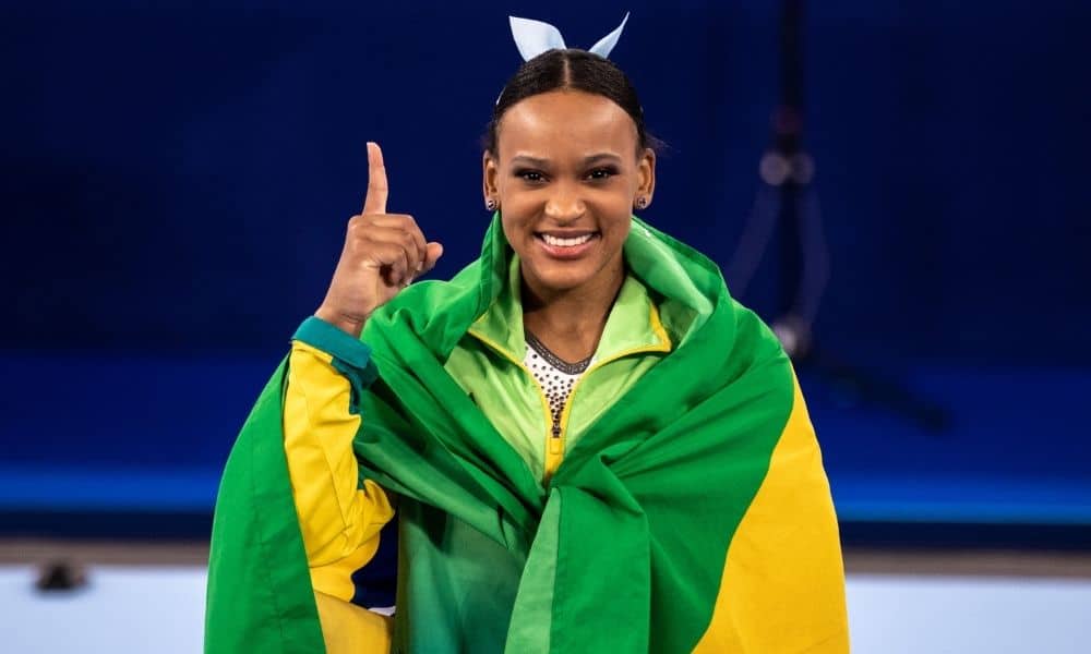 Rebeca Andrade celebra superação e garante foco em Paris-2024