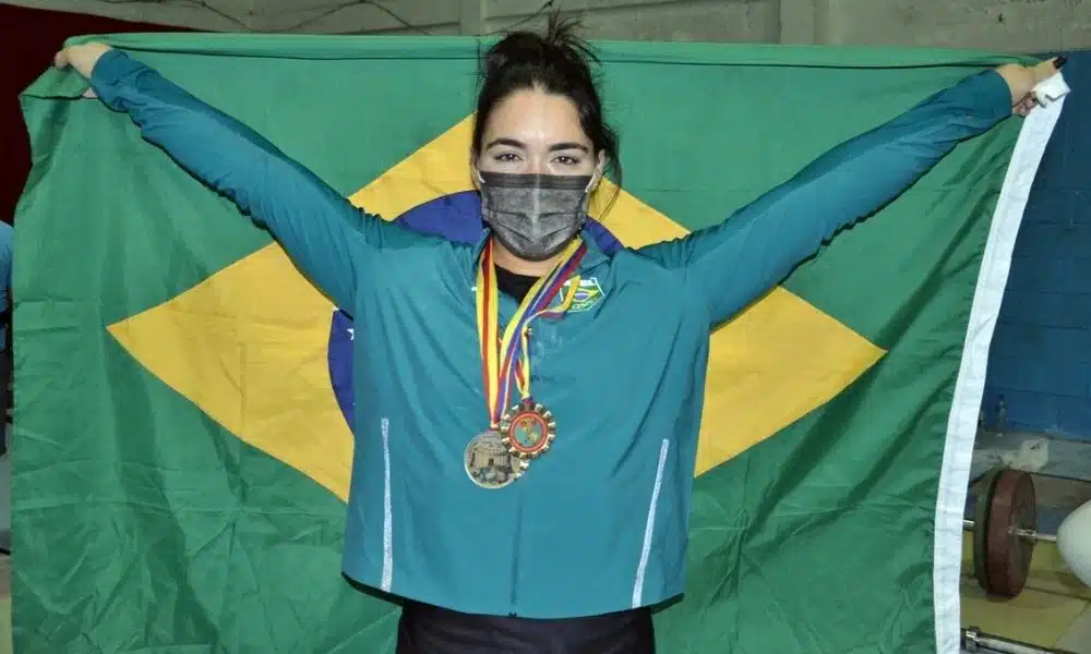 Amanda Schott, Laura Amaro e Marco Túlio Gregório disputam o Mundial de levantamento de peso