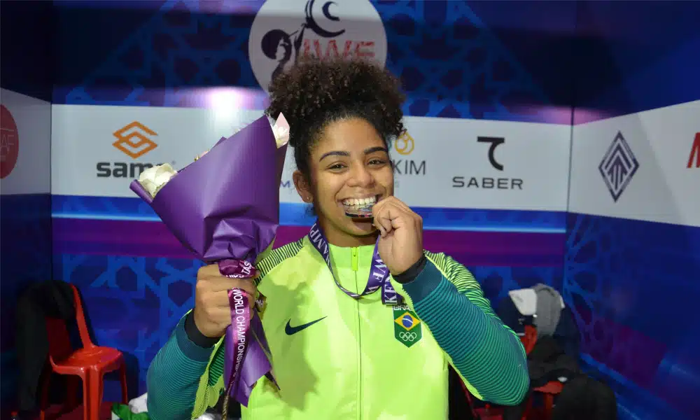 Laura Amaro conquista medalha de prata no arranco no Mundial de levantamento de peso