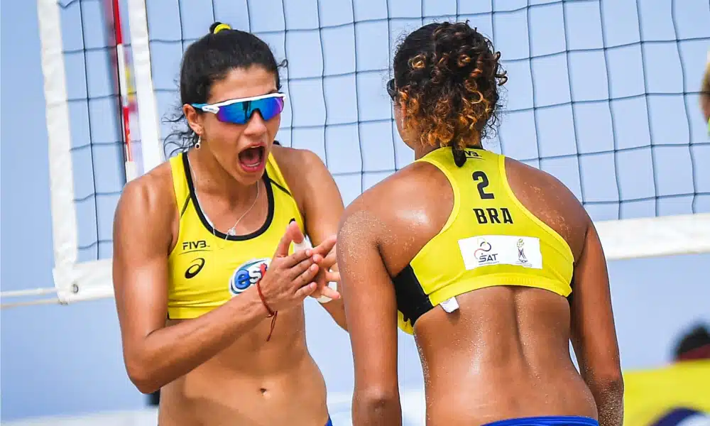 Mafe e Carol e Thainara e Anne Karolyne avançam no Mundial Sub-21 de vôlei de praia