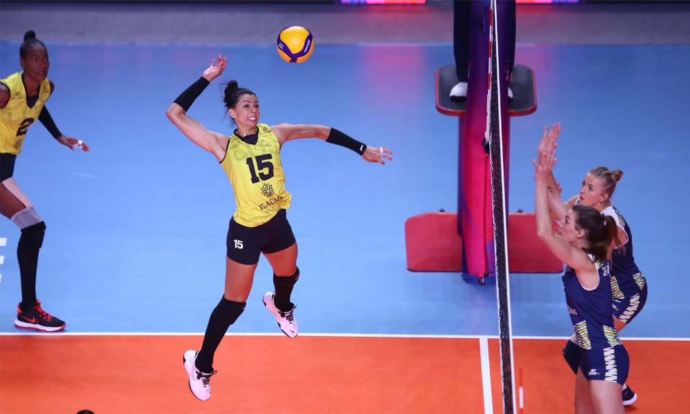 Praia Clube perde para Conegliano e dá adeus ao Mundial de Clubes de vôlei feminino