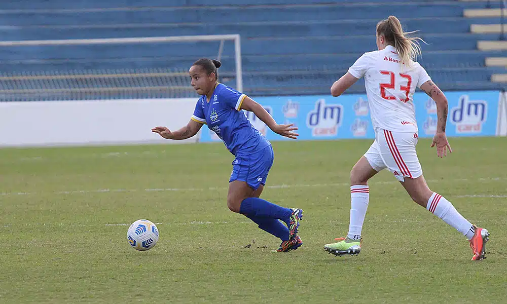 Bea São José futebol feminino renovações